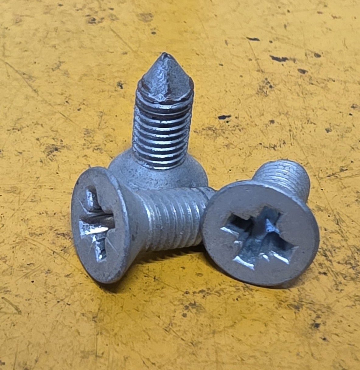 SCREW 1/4X1/2 UNF CSK POZI LOC ZINC