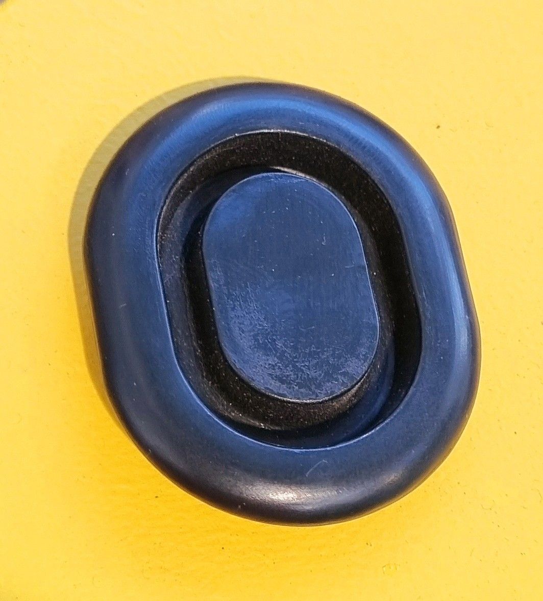 BLANKING GROMMET OVAL 29X38MM