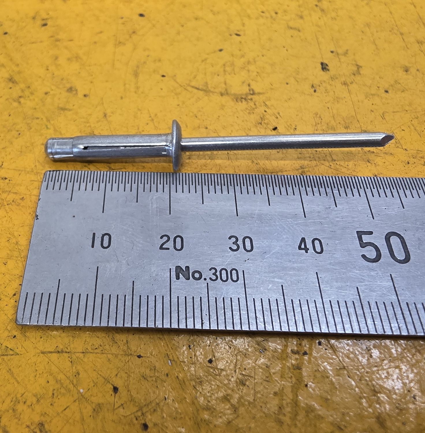 RIVET RVBB 5-8 TRI FOLD LOAD SPREADING