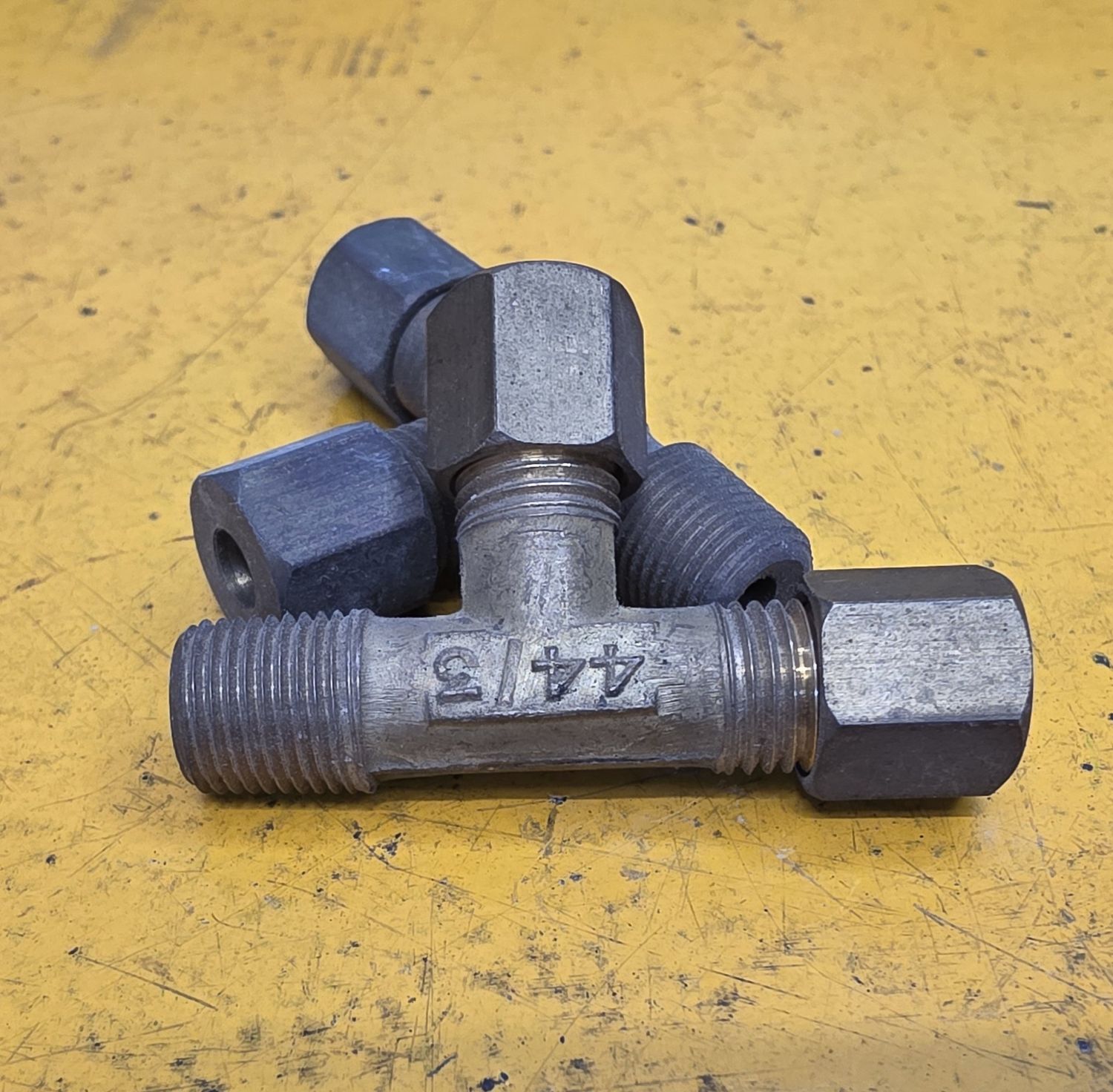 BRASS COMP UNION MALE RUN TEE 3/16 TUBE X 1/8 NPT