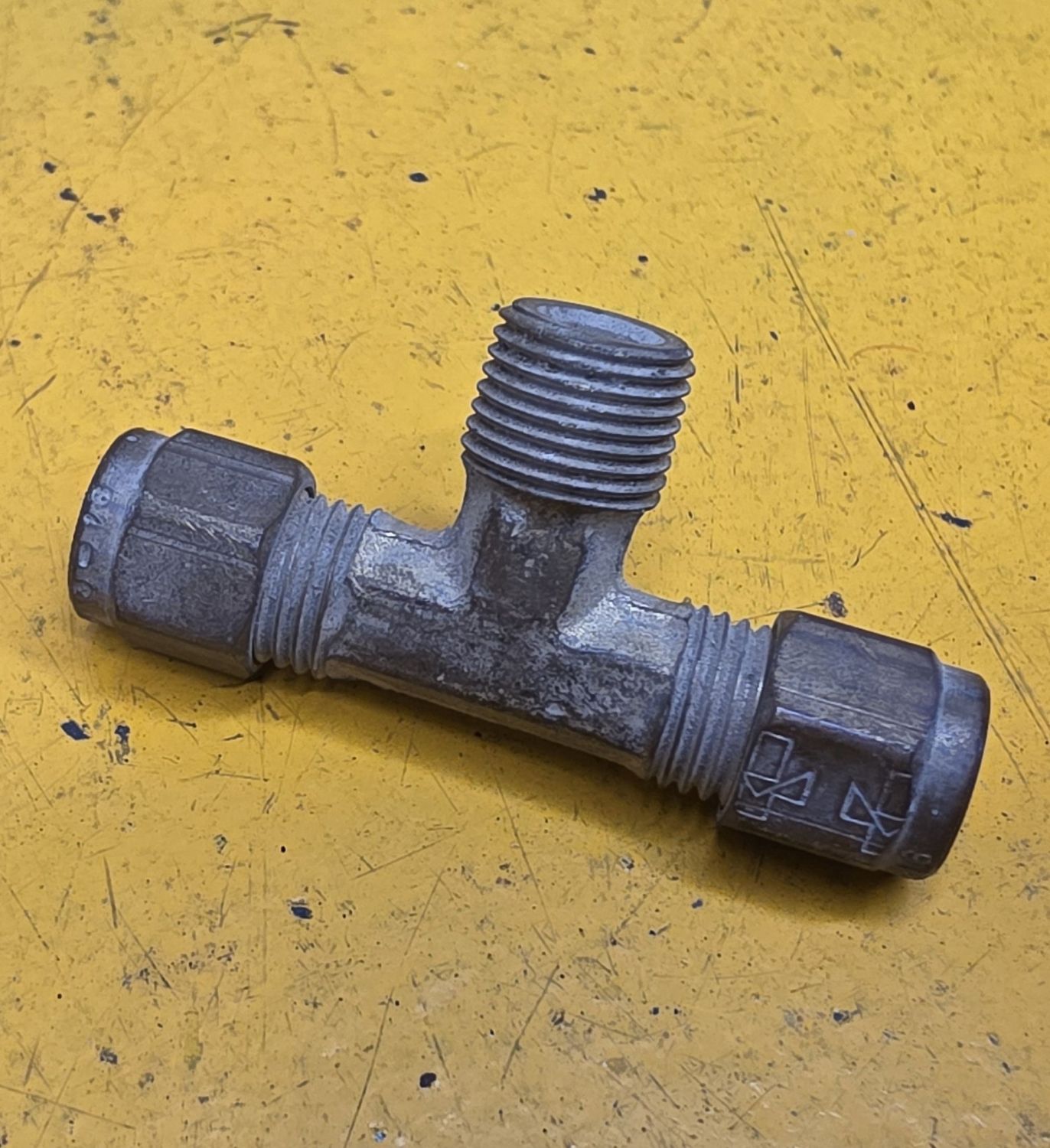BRASS COMP UNION MALE BRANCH TEE 3/16 TUBE X 1/8 NPT