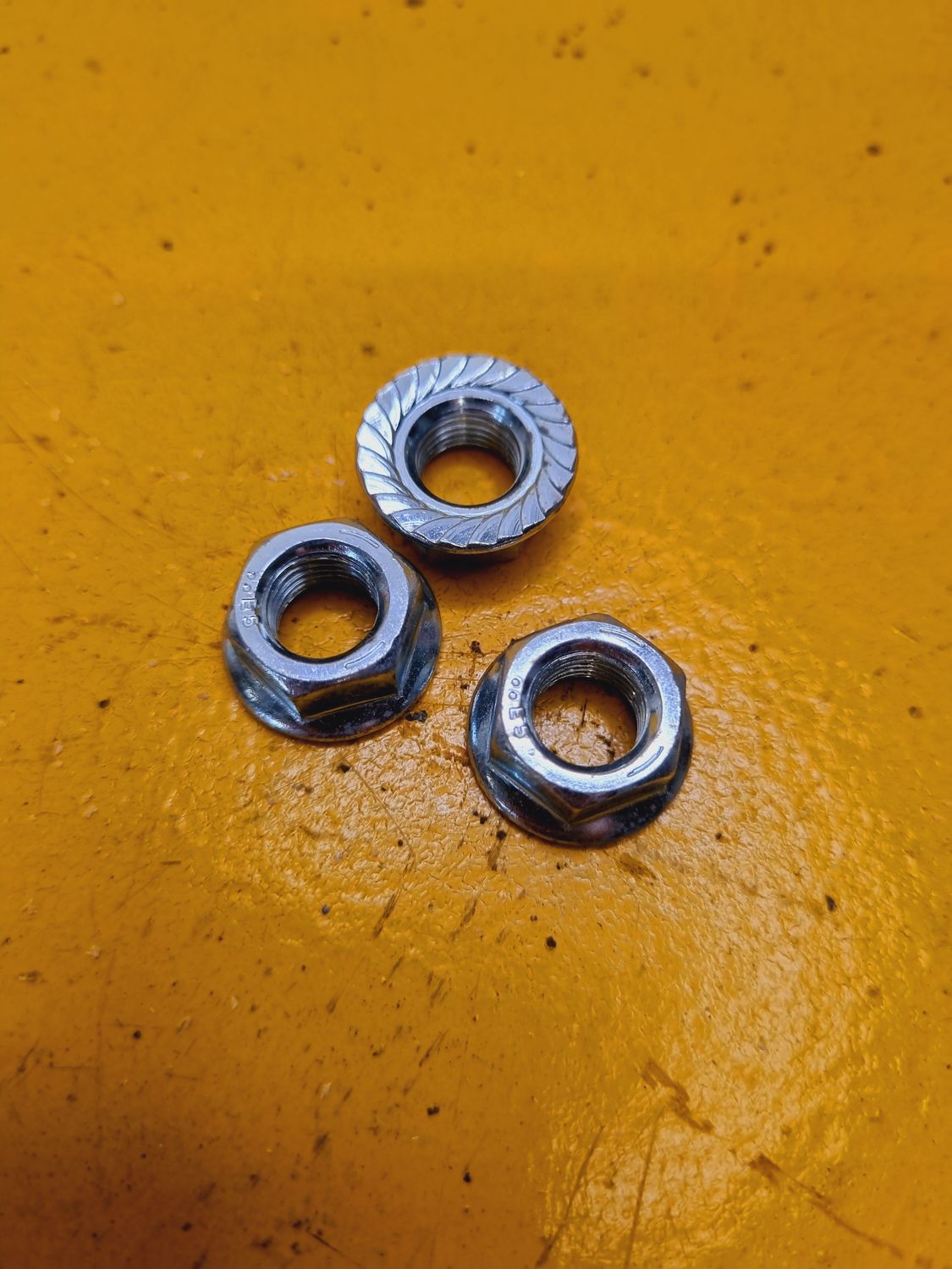 NUT 3/8 UNF FLANGE SERRATED GR5 ZINC
