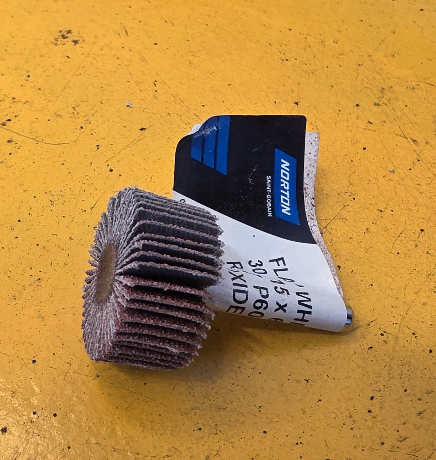 FLAP WHEEL 30X15X6 P60