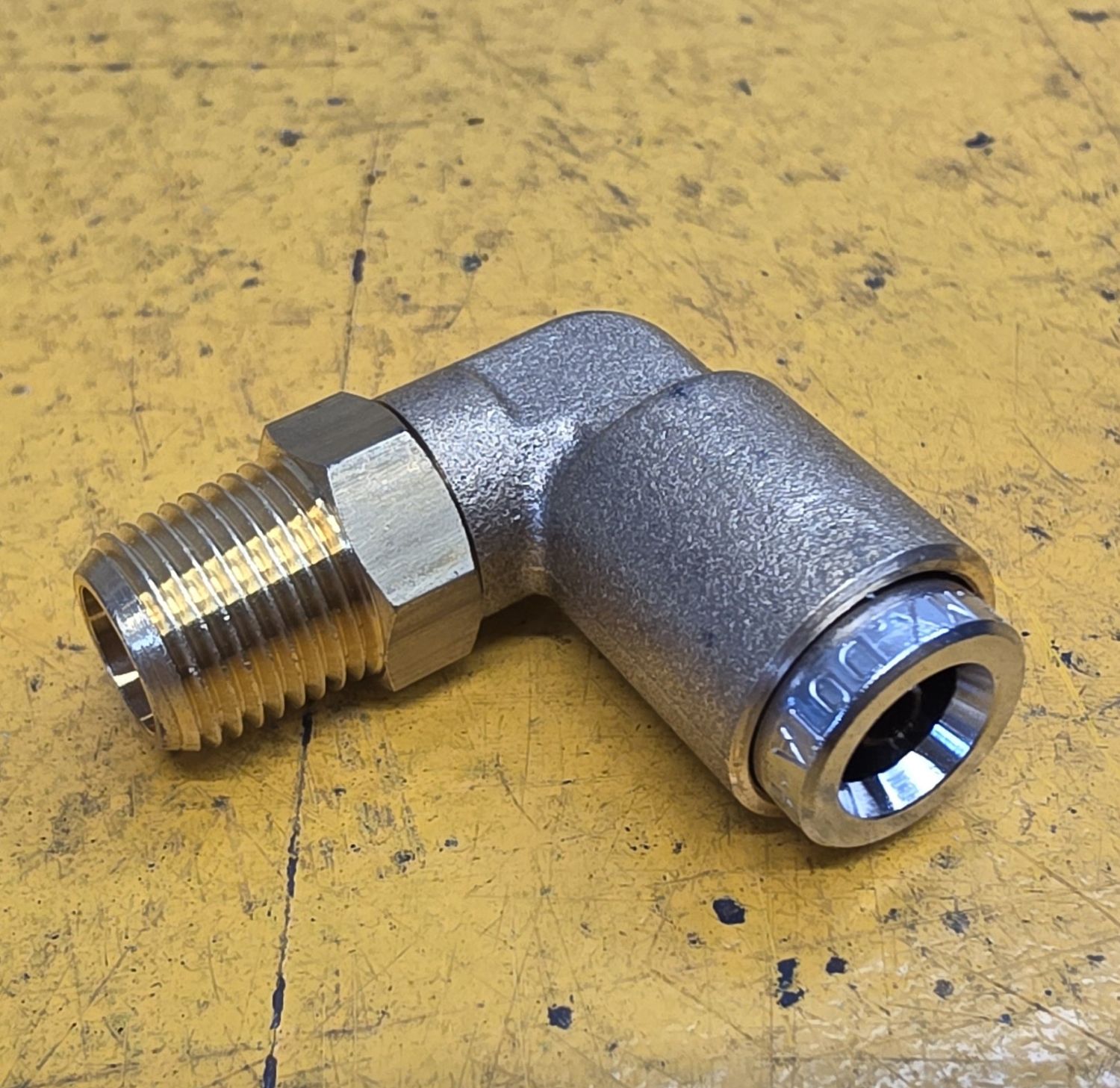 BRASS FFM5 ELBOW SWIVEL 6MMX1/8NPT