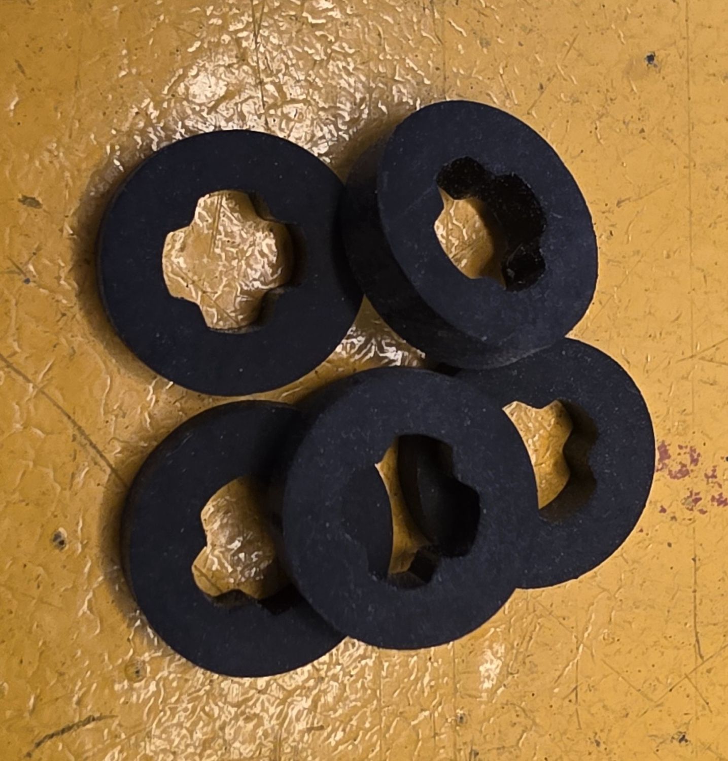 WASHER NEOPRENE 12G 7/32 NEOPRENE