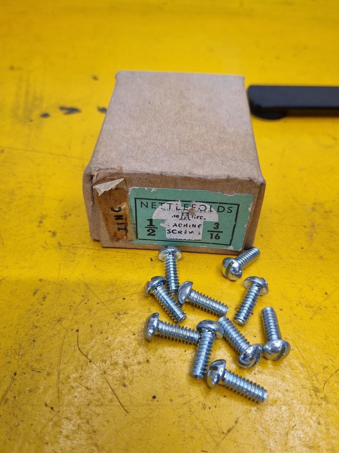 SCREW 3/16X1/2 UNC SLOT BUTTON ZINC