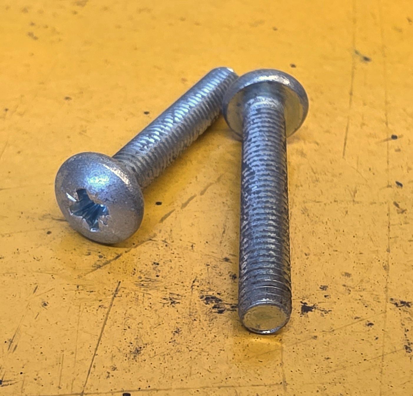SCREW M5X35 POZI BUTTONHEAD ZINC