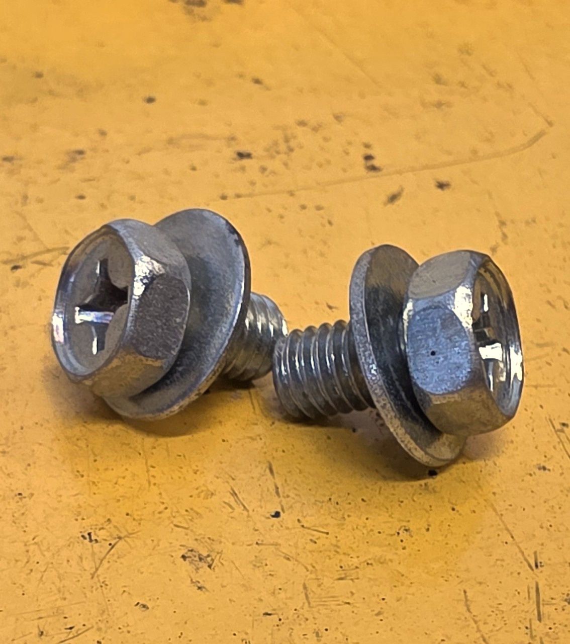 SCREW M6X10 POZI HEXHEAD PA ZINC