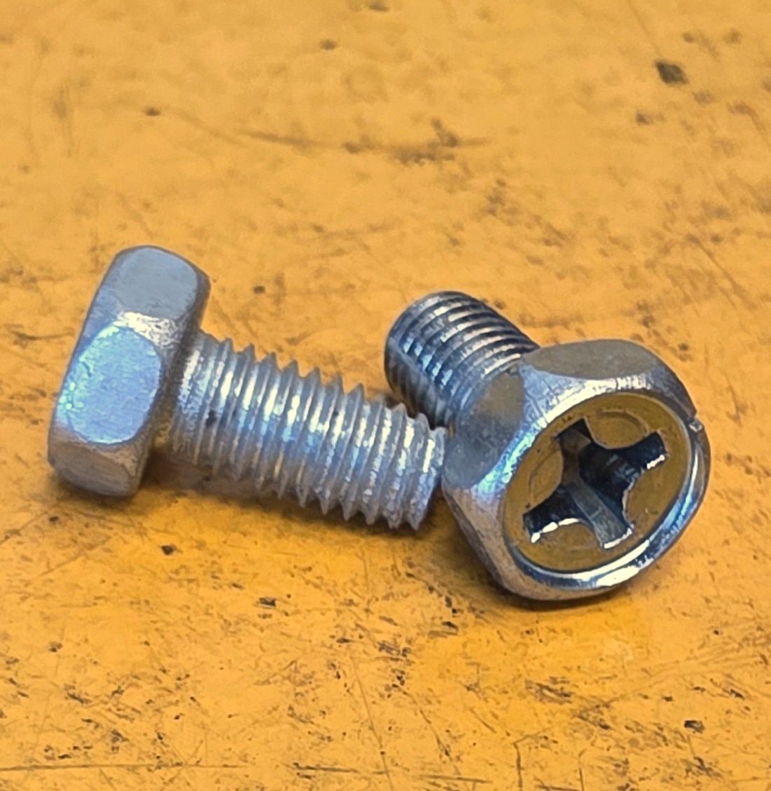 SCREW M6X12 POZI HEXHEAD ZINC