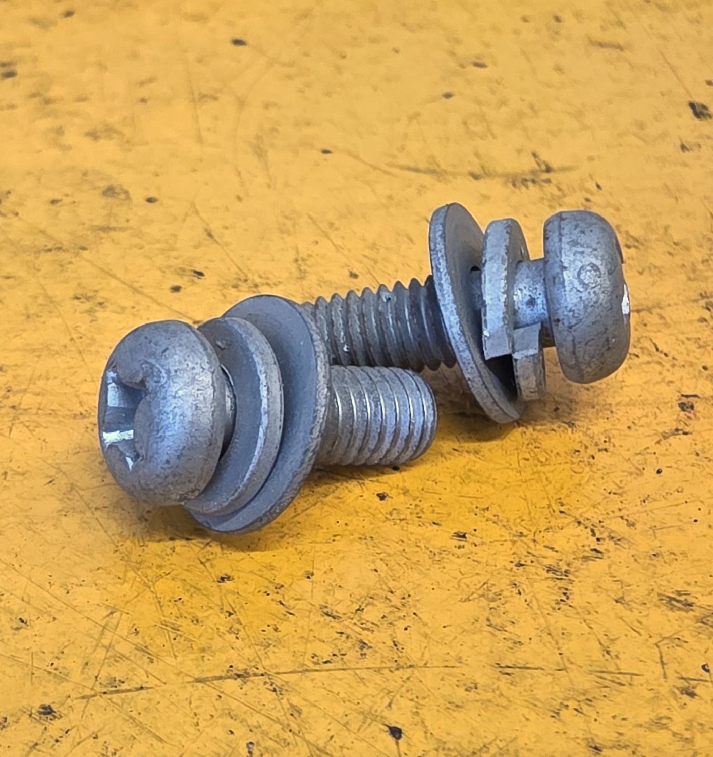 SCREW M6X12 MACHINE POZI BUTTONHEAD PA COATED