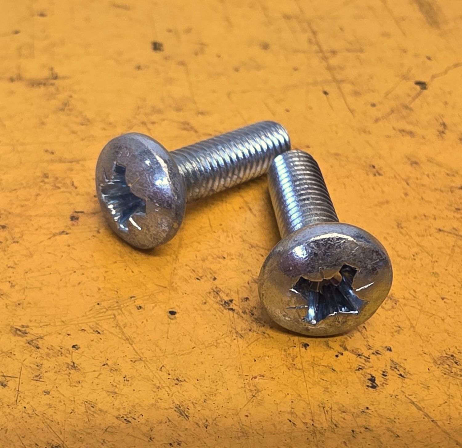 SCREW M6X20 MACHINE POZI MUSH LRG HEAD ZINC