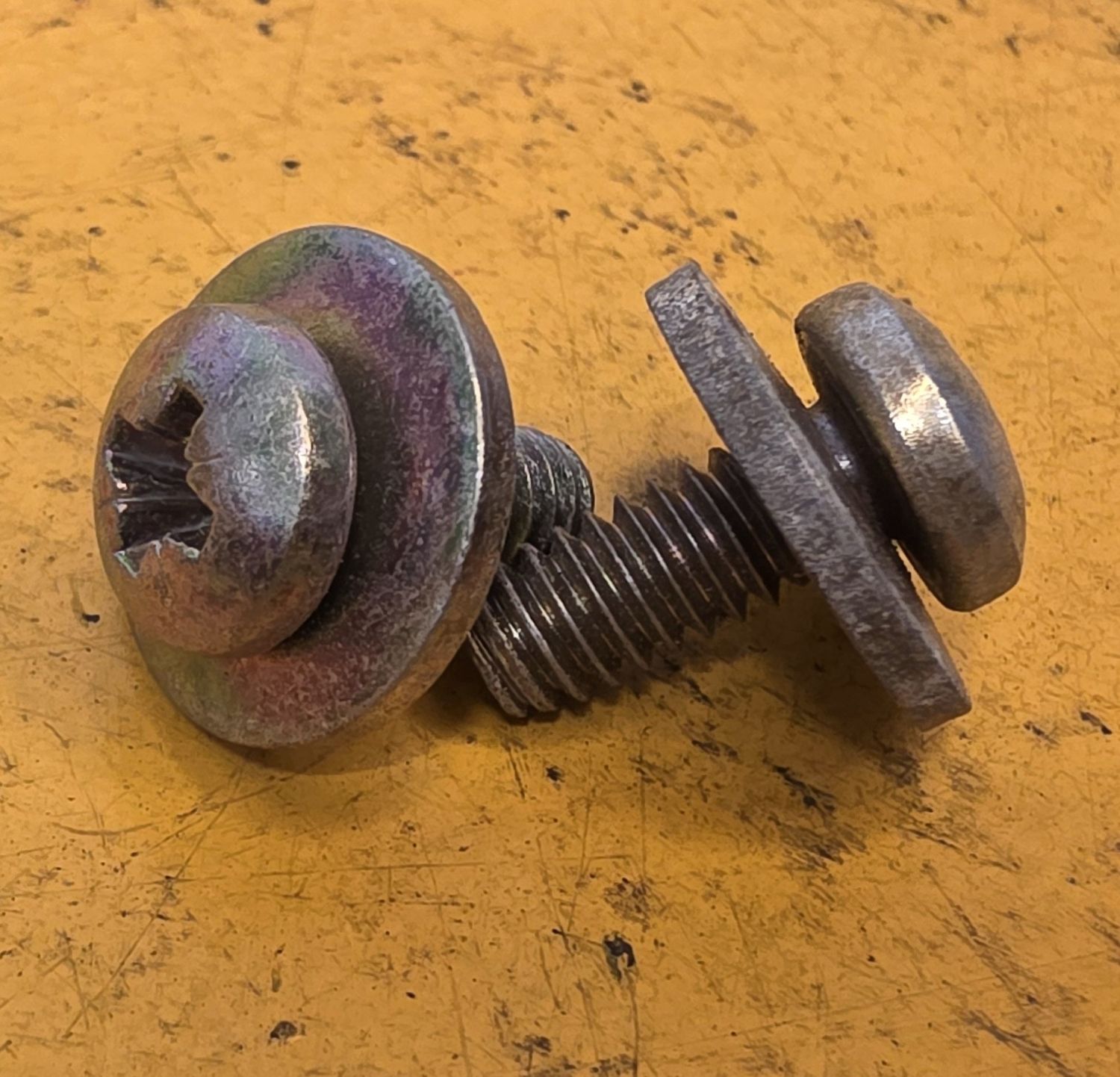 SCREW 1/4X5/8 UNC MACHINE POZI PA YZ