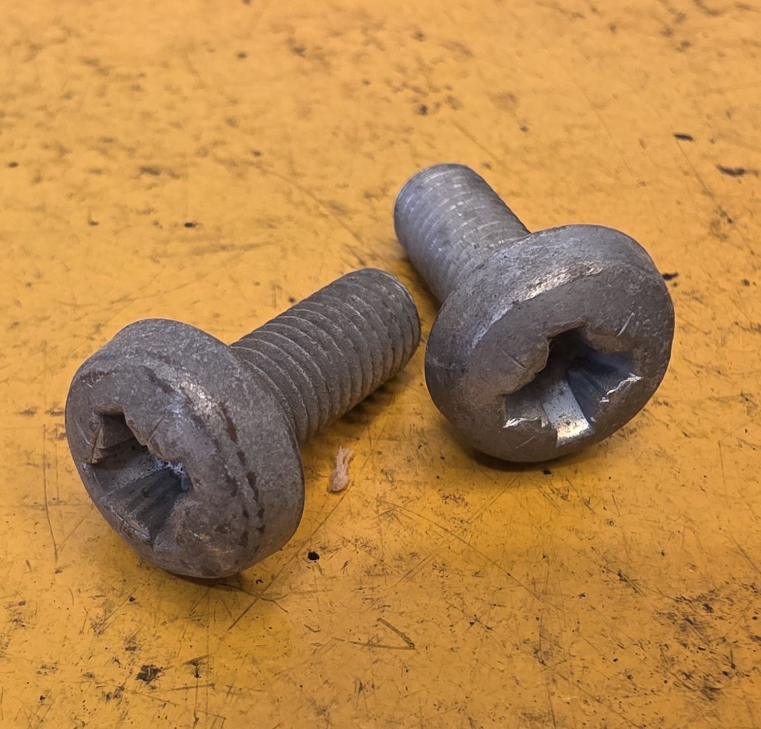 SCREW M8X20 MACHINE POZI PLATED