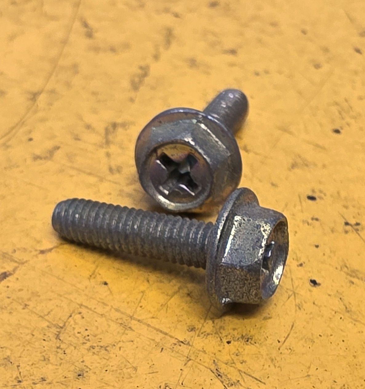SCREW M4X16 PHILLIPS FLANGE HEAD YZ