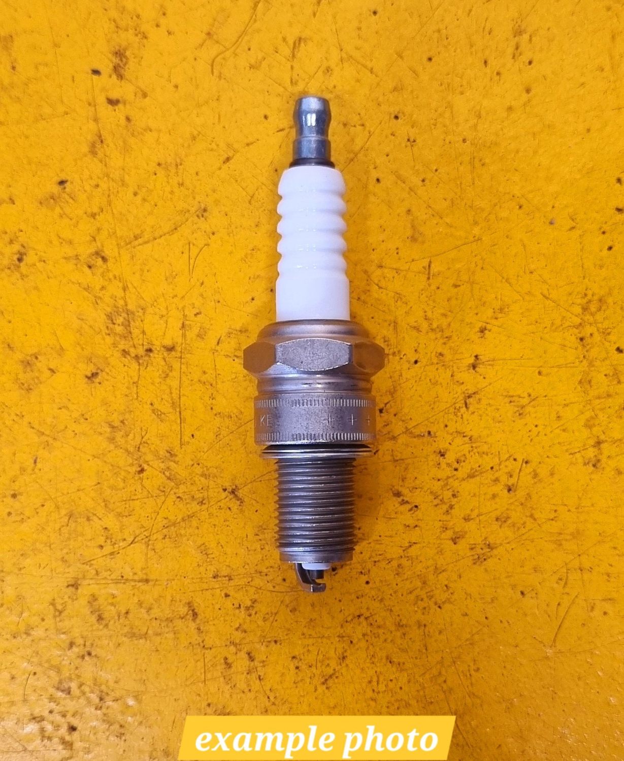 SPARK PLUG CR7E