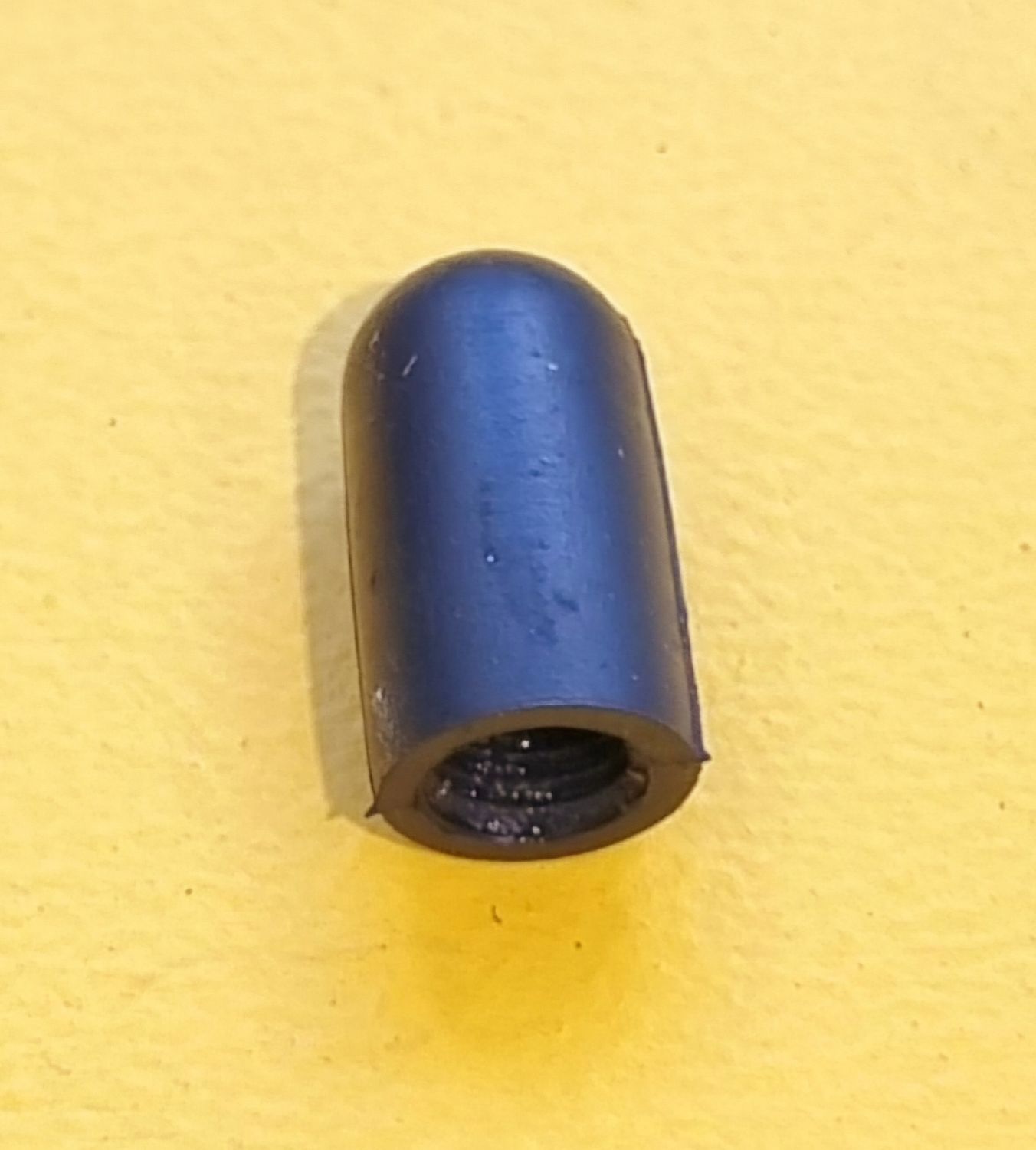 RUBBER CAP 1/4 UNF