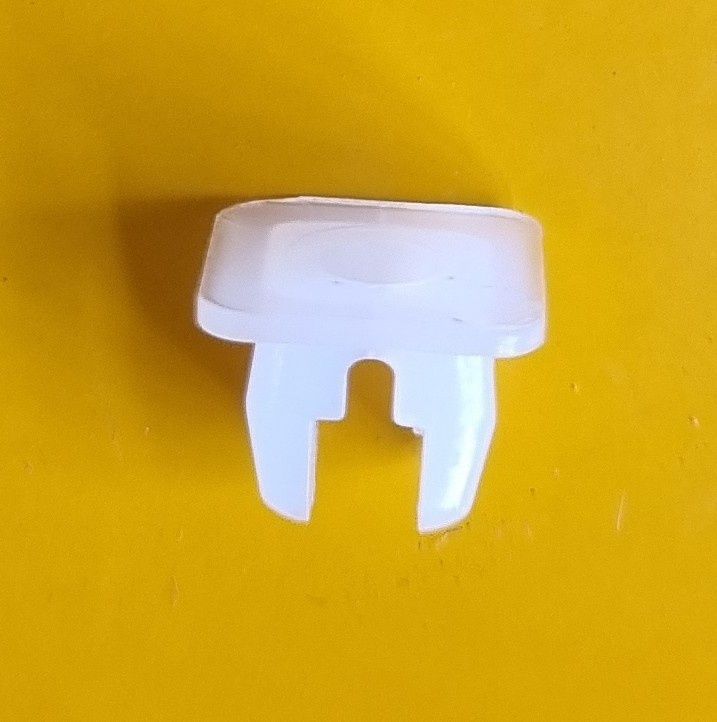 CAR CLIP SQUARE SCREW GROMMET 8G