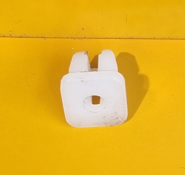 CAR CLIP SQUARE SCREW GROMMET 12G