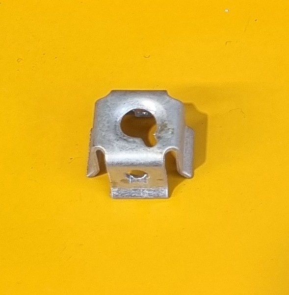 CAR CLIP SCREW RETAINER 8G