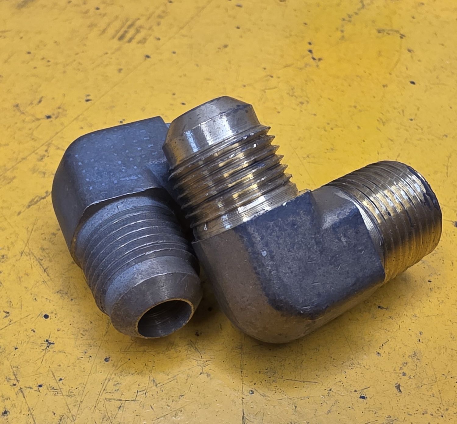 BRASS 45 DEG FLARE 90 DEG MALE ELBOW 3/8 TUBE X 3/8 NPT