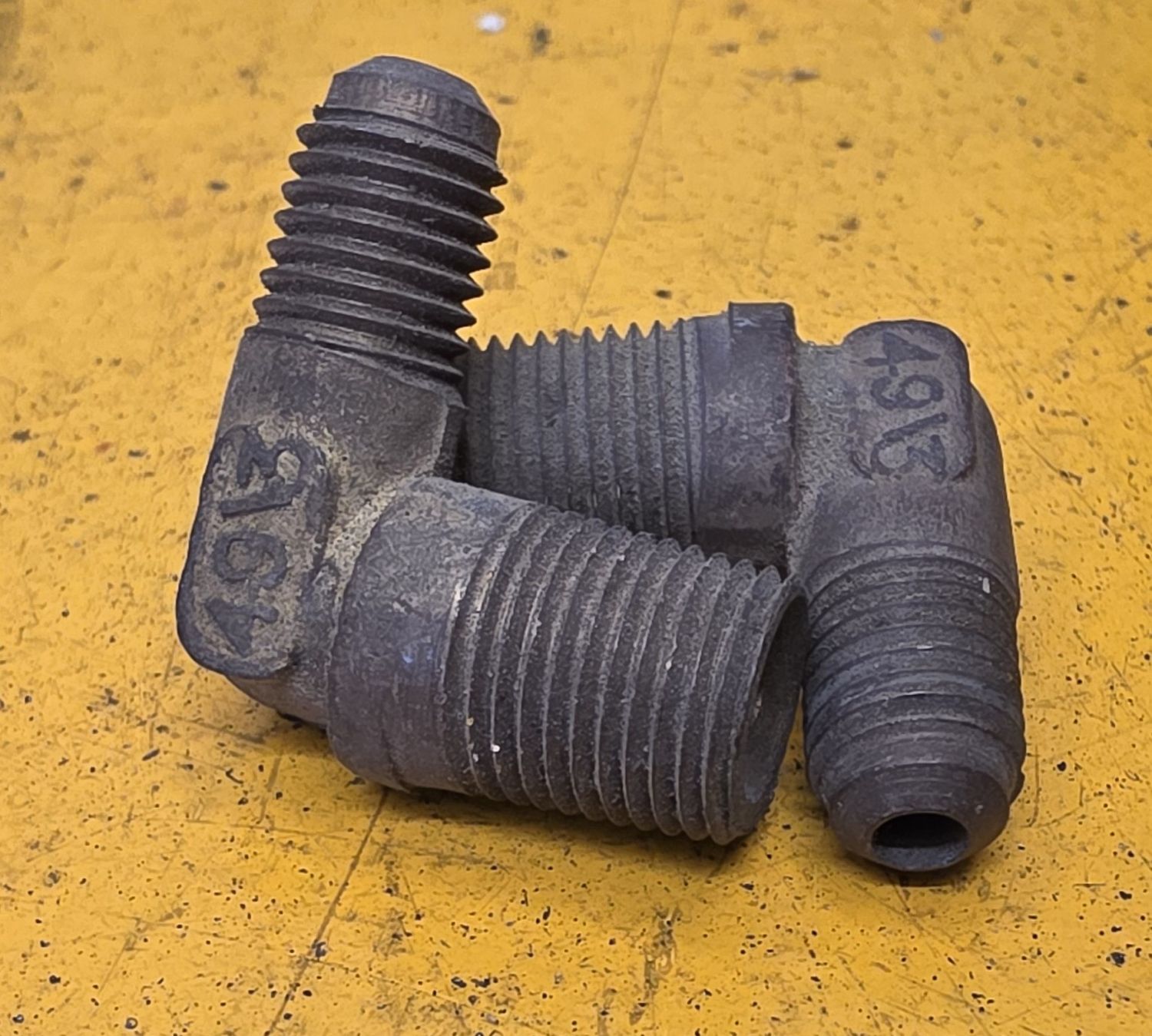 BRASS 45 DEG FLARE 90 DEG MALE ELBOW 1/8 TUBE X 1/8 NPT