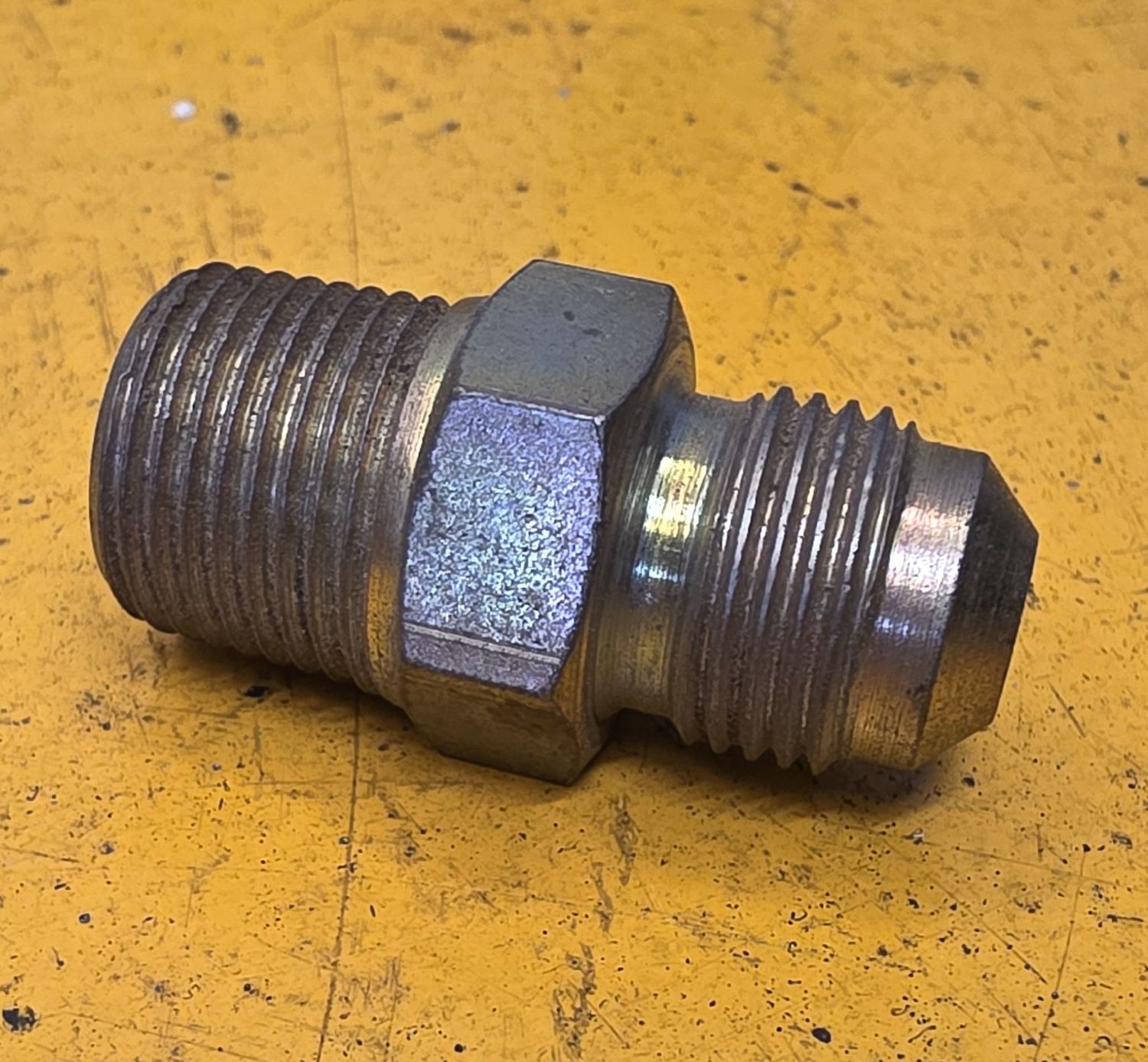 BRASS 45 DEG FLARE MALE CONNECT 3/8 TUBE X 3/8 NPT