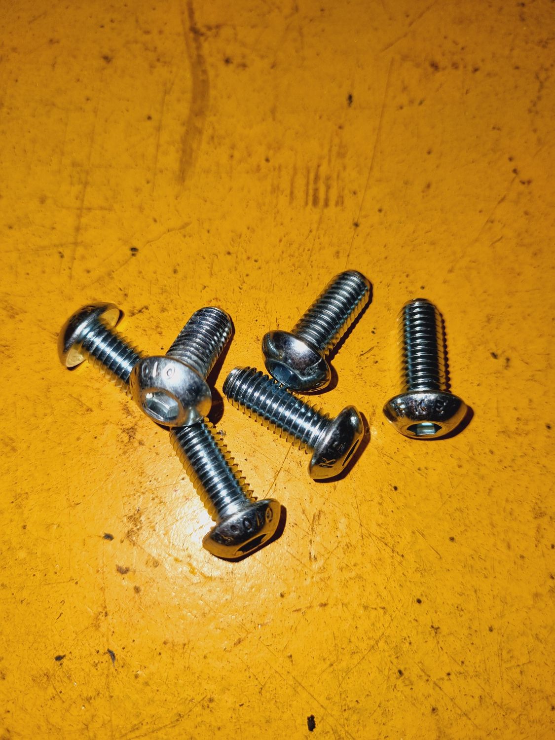 BUTTONHED SOCKETSCREW M8X20 ZINC 8.8