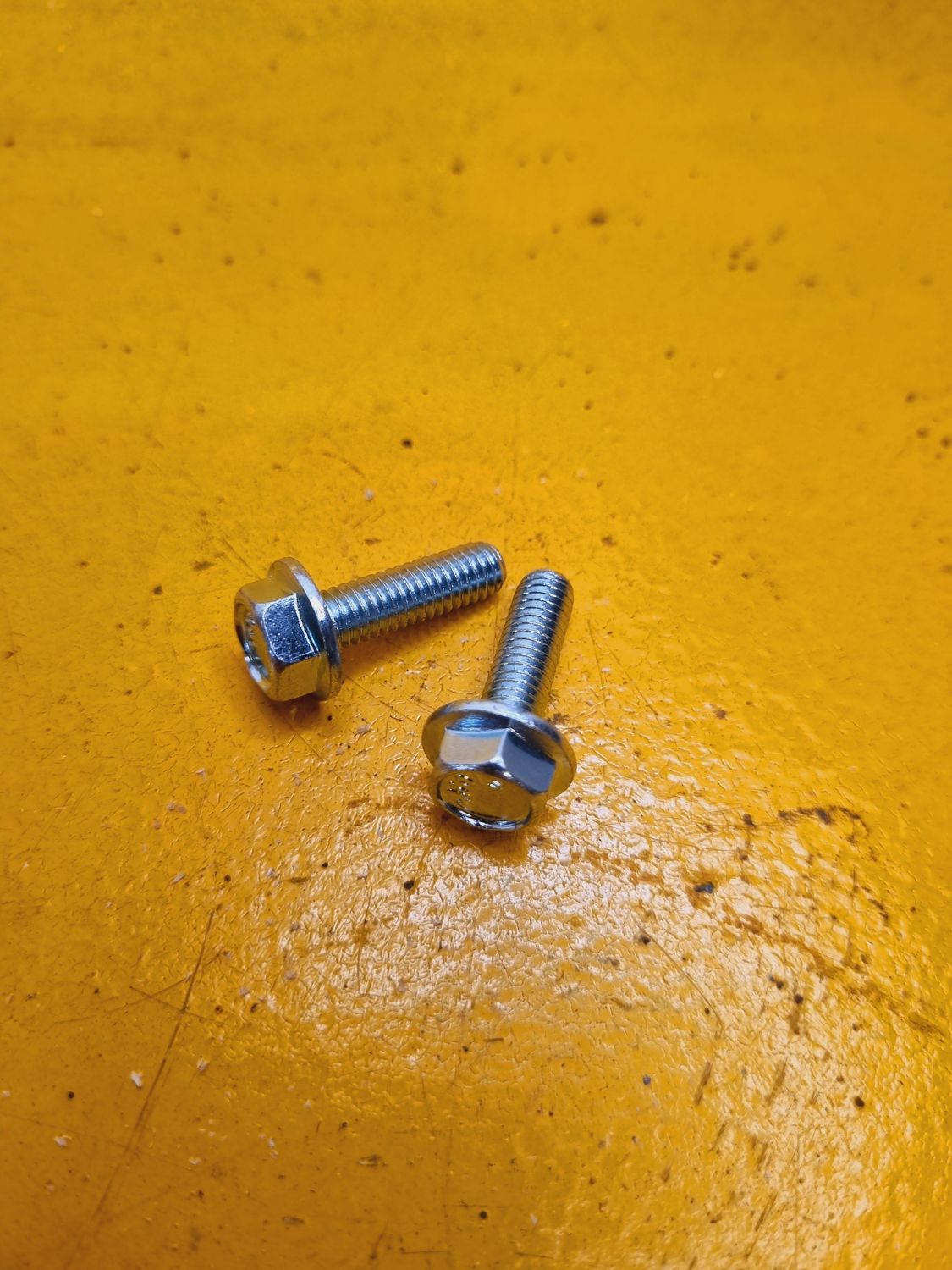 BOLT M6X20 FALNGE HEAD ZINC 10.9 SMALL HEAD
