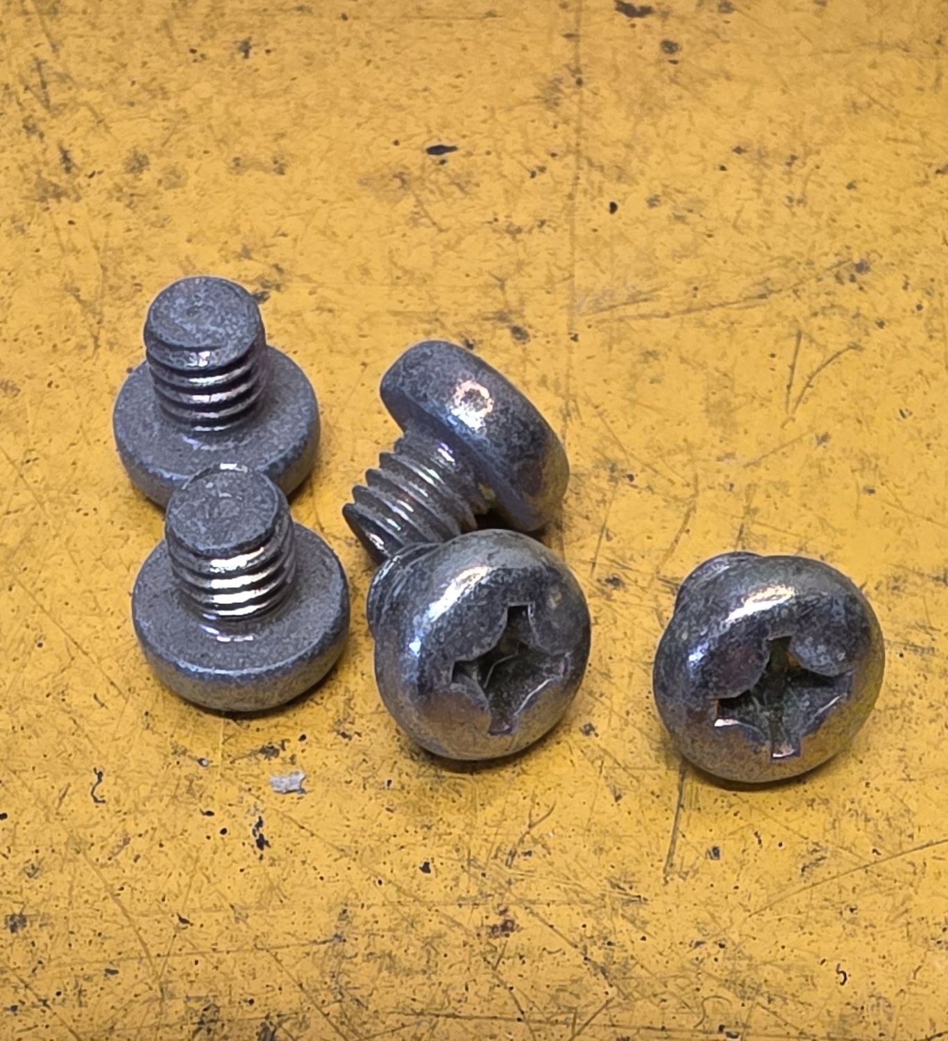 SCREW M6X5 POZI BUTTONHEAD YZ