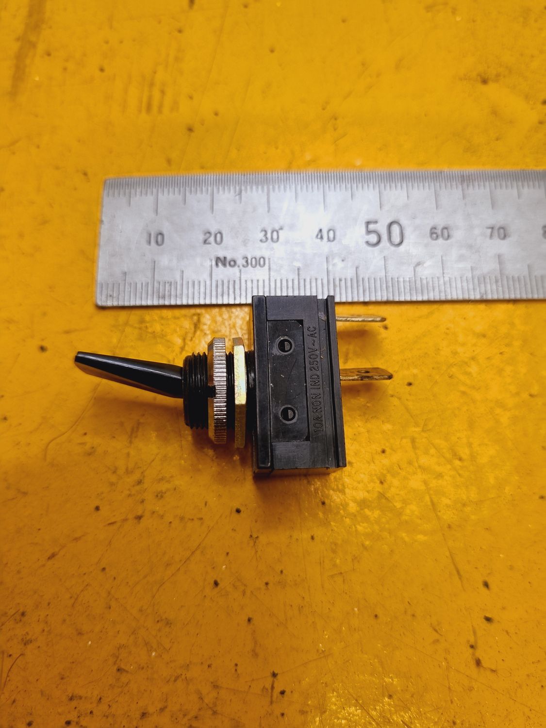 TOGGLE SWITCH ON/OFF OLD SYTLE SHORT ARM