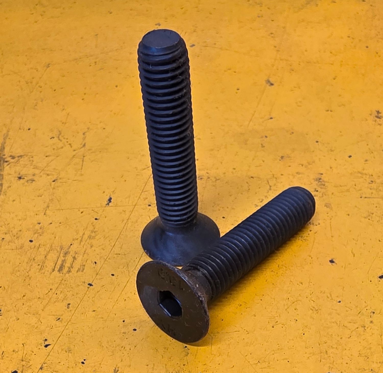 FLATHEAD SOCKETSCREW M10X50 CSK BLK 10.9