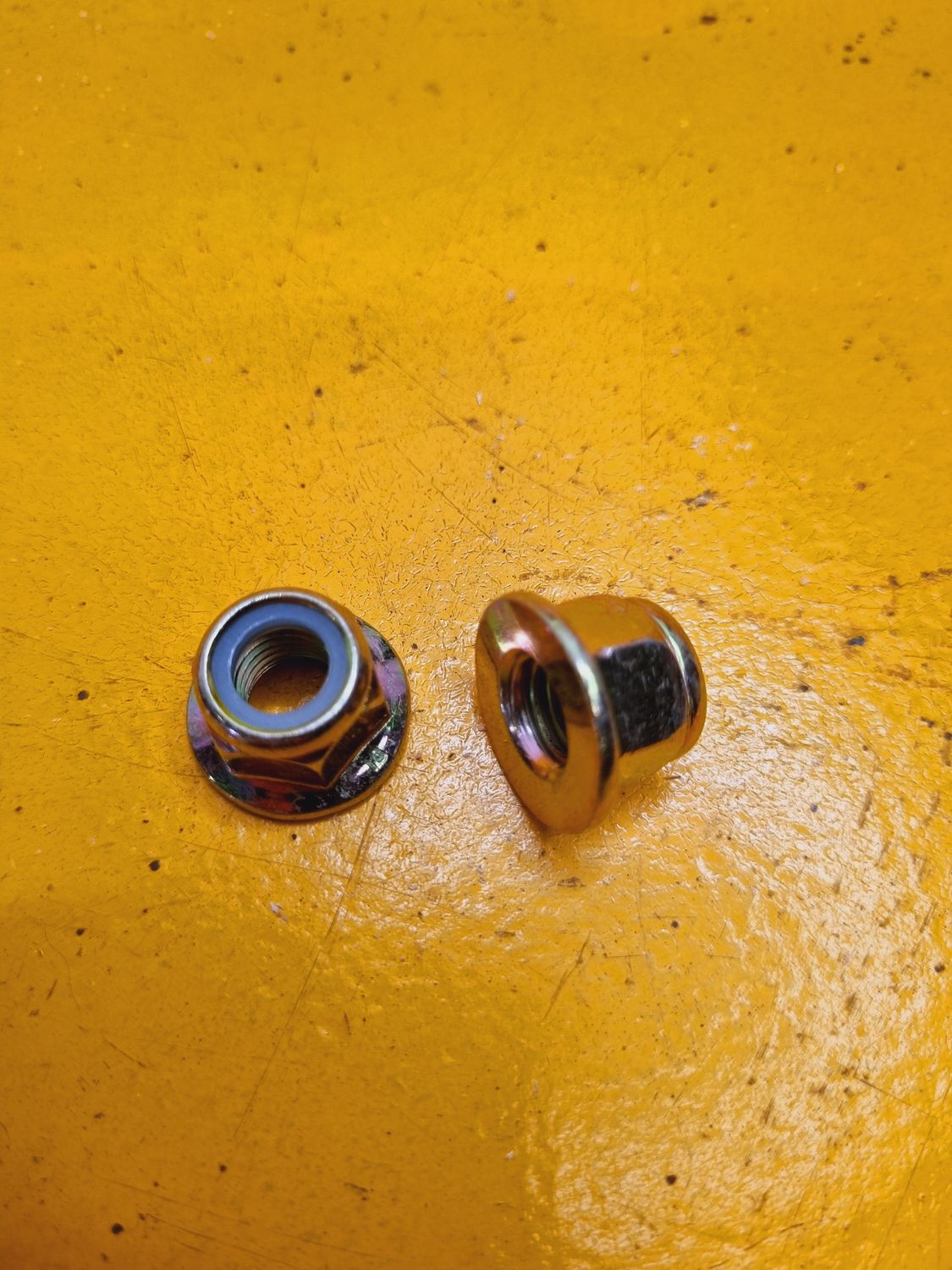 NUT M10 FLANGE NYLOCK STD 1.5 YZP CL10