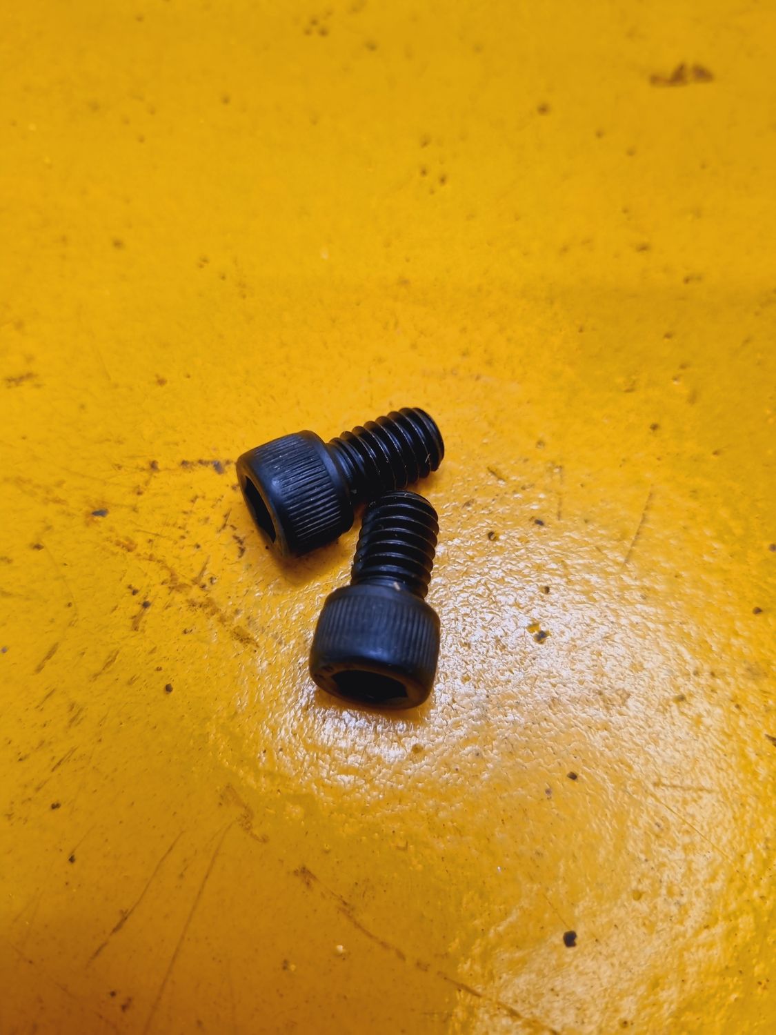 SOCKETHEAD CAPSCREW 5/16X1/2 UNC BLK 12.9