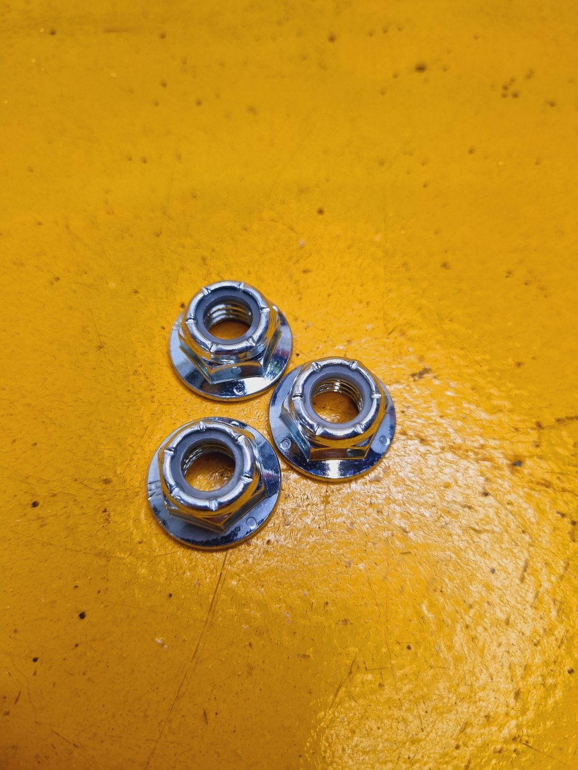 NUT 3/8 UNC FLANGE NYLOCK YZP CL10