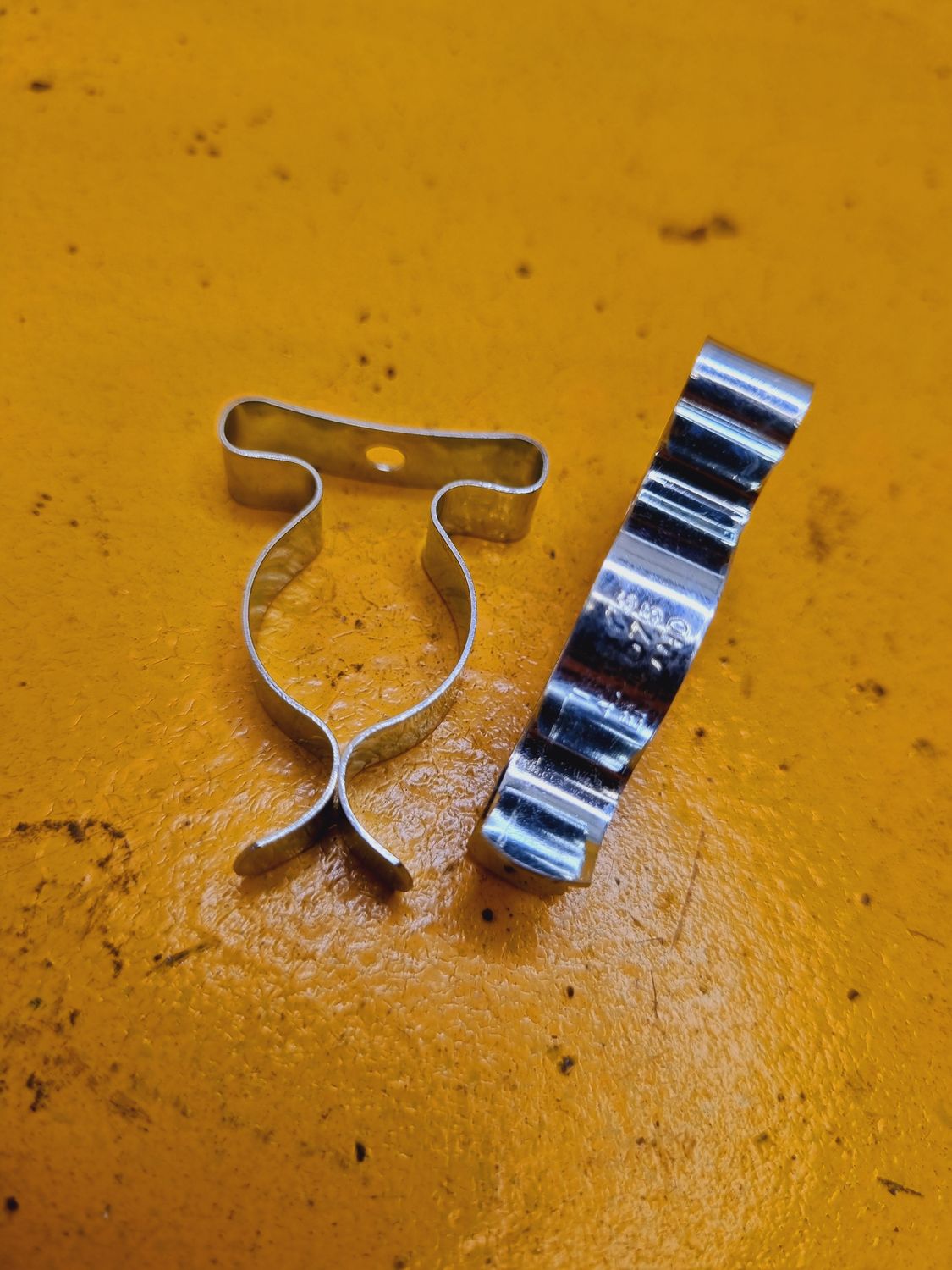 SPRING TERRY CLIP 7/8 ZINC PLATED