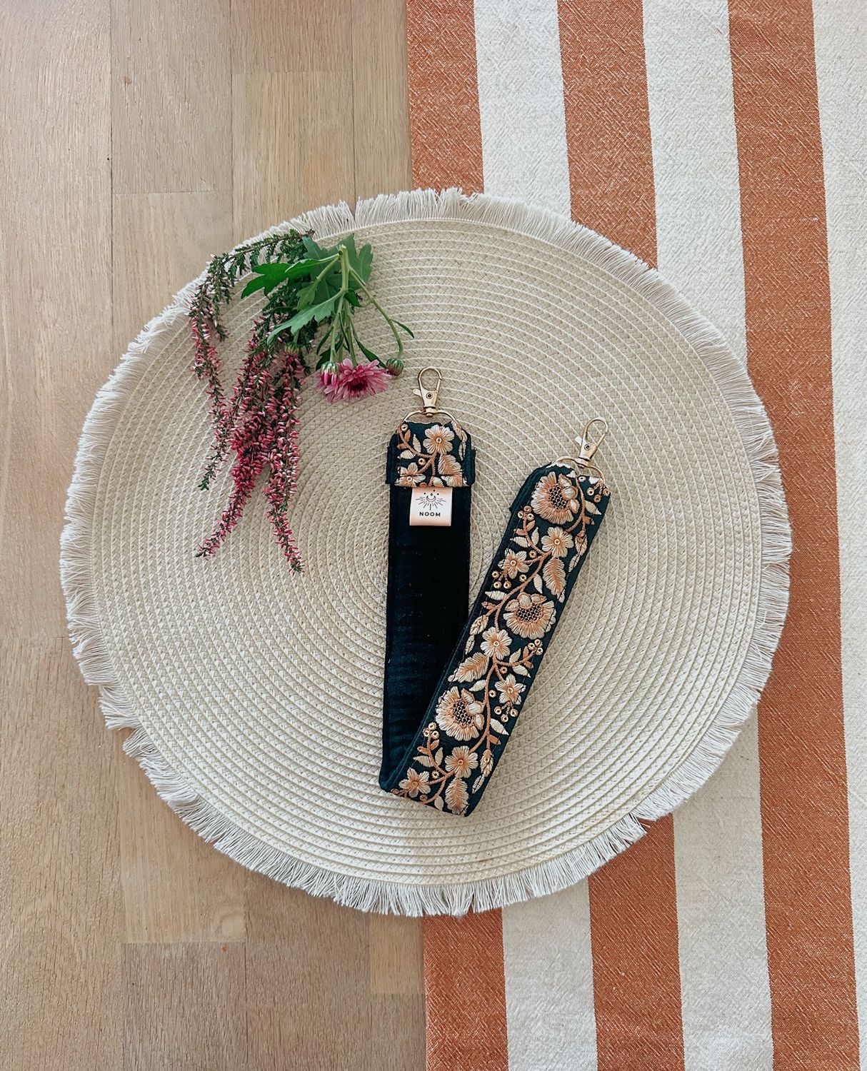 Korte Mousseline Flower Strap Zwart met Goud