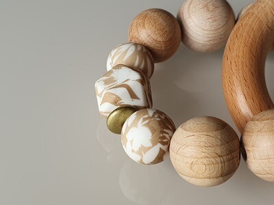 Personalisierter Greifling aus Silikon und Holz