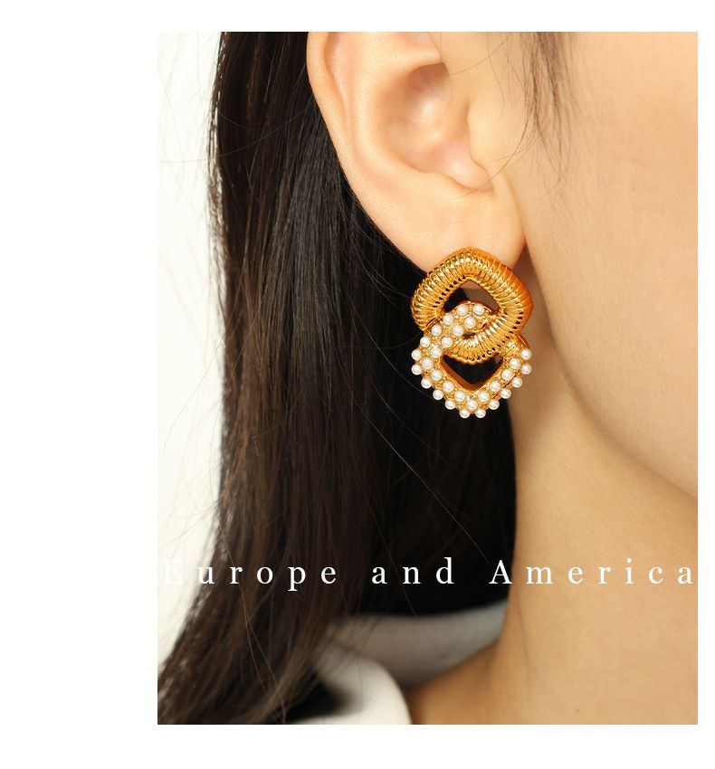 Gold Pearl earrings