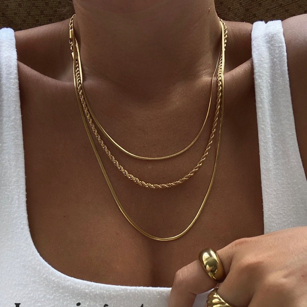 Triple chain gold
