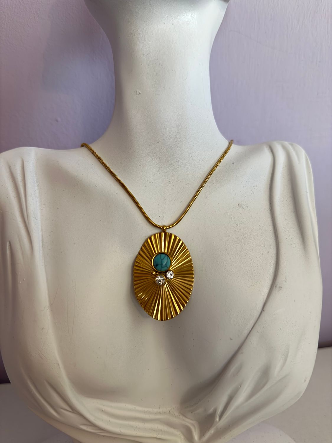 Leaf gold necklace
