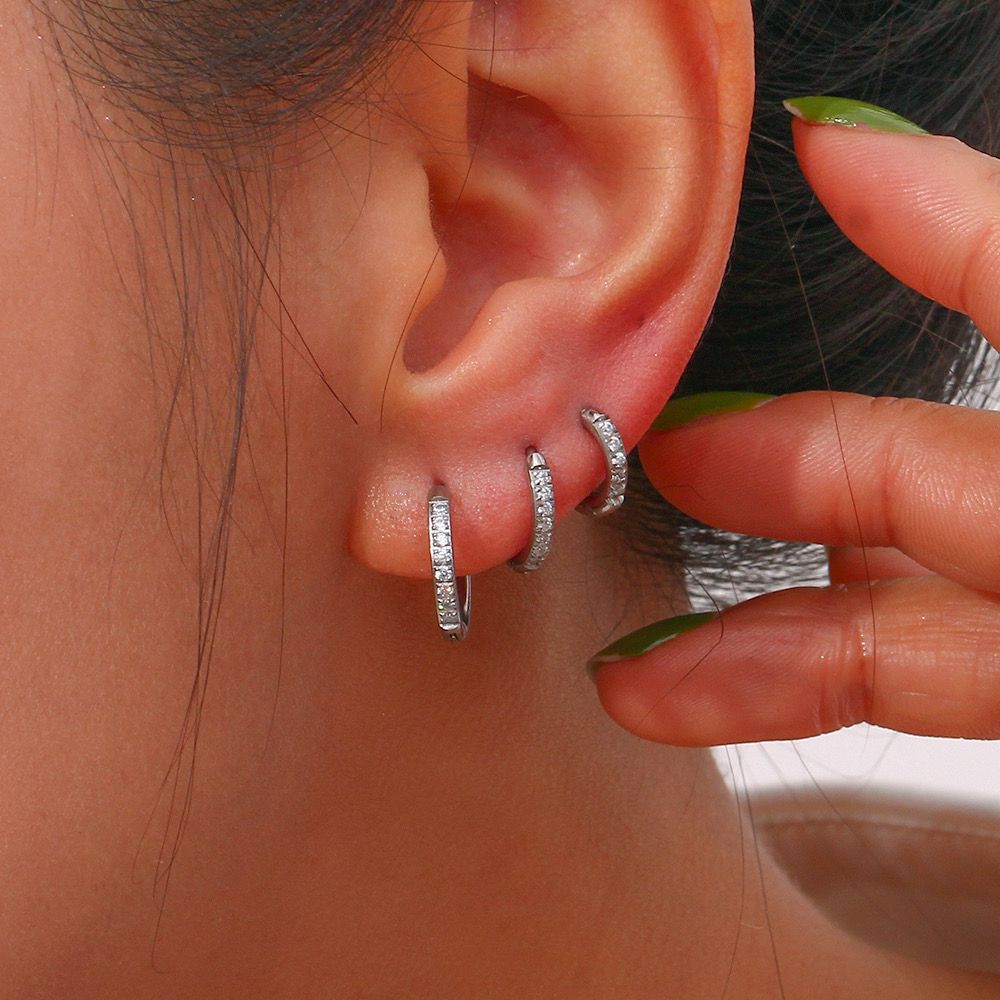 Simple hoops with zircon silver