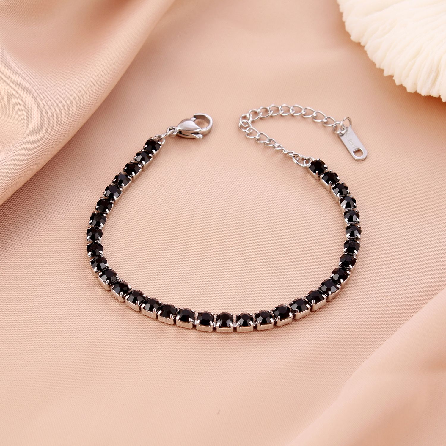 Tennis bracelet with black zircon silver