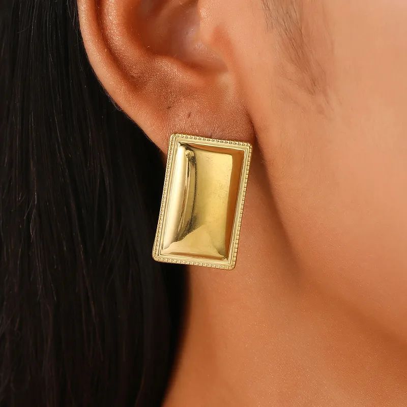 Elizabeth gold earrings