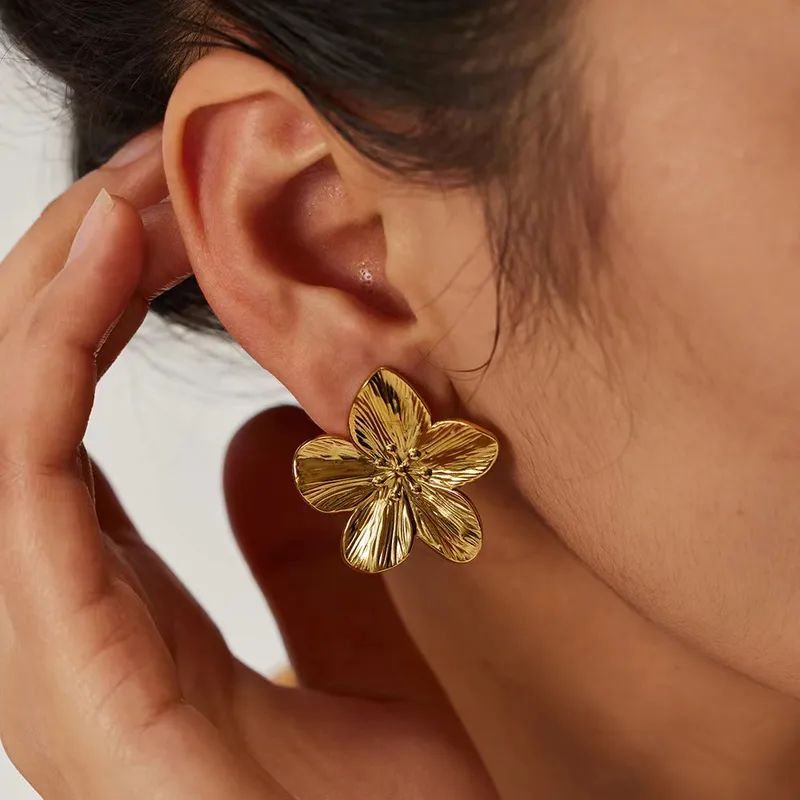 Flower gold earrings