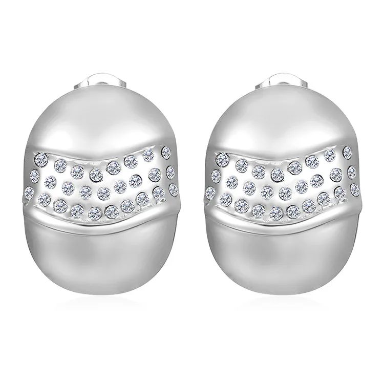 Silver earrings with zircon