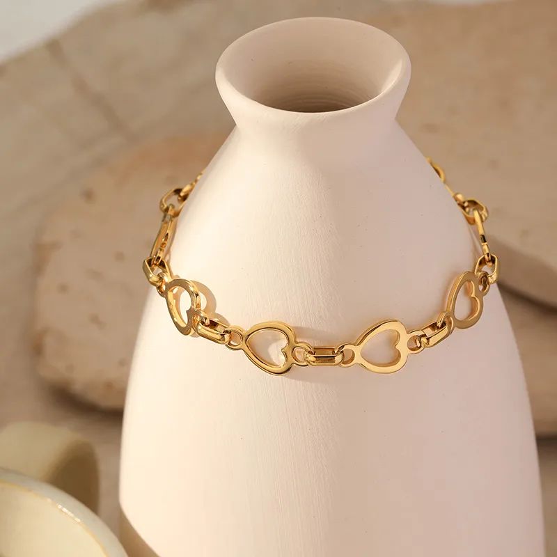 Gold heart bracelet