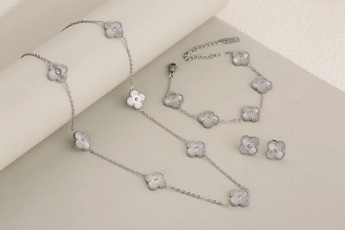Van Cleef silver necklace