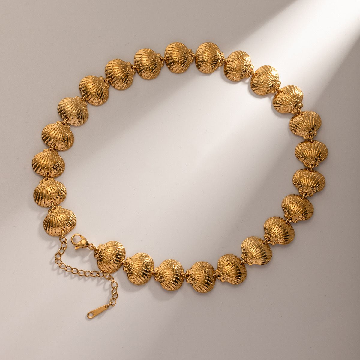 Shell gold necklace