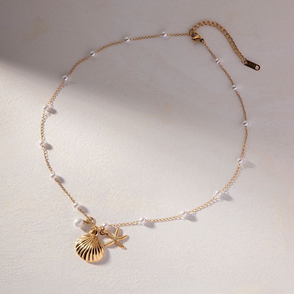 Shell gold necklace