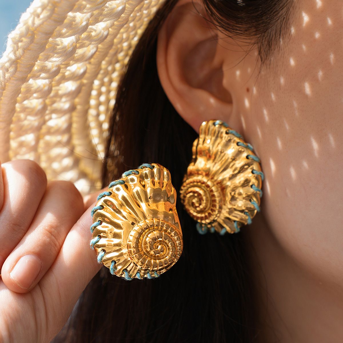 Shell gold earrings